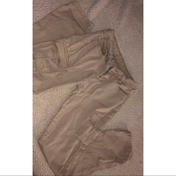 💕😍❤️MAKE AN OFFER! TAN CARGO PANTS❤️😍💕 - Picture 2 of 3